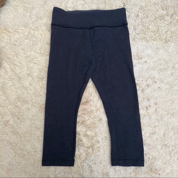 GRAY LULULEMON CAPRI LEGGINGS - Picture 1 of 6